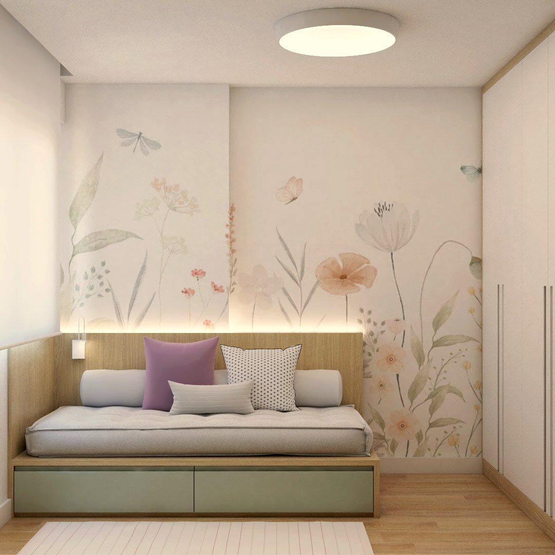Quarto infantil feminino com papel de parede floral
